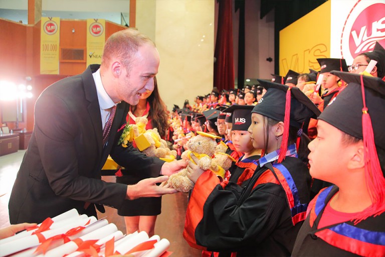 Lễ trao chứng chỉ Anh ngữ quốc tế cho học viên VUS