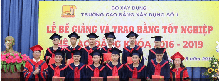Lễ trao bằng tốt nghiệp cho sinh viên ngành kỹ thuật xây dựng dân dụng