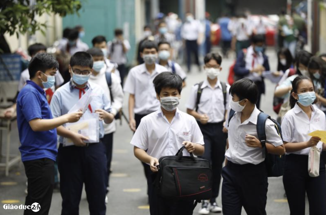 Thí sinh hoàn thành môn thi tuyển sinh lớp 10 tại TP HCM